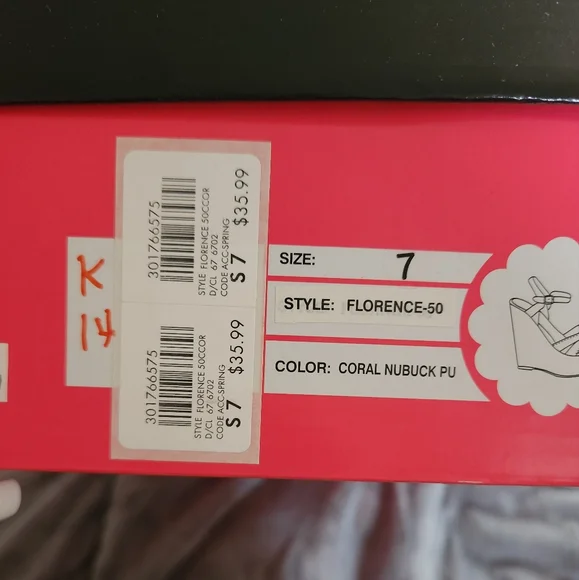 Coral Heels size 7 - Picture 4 of 4